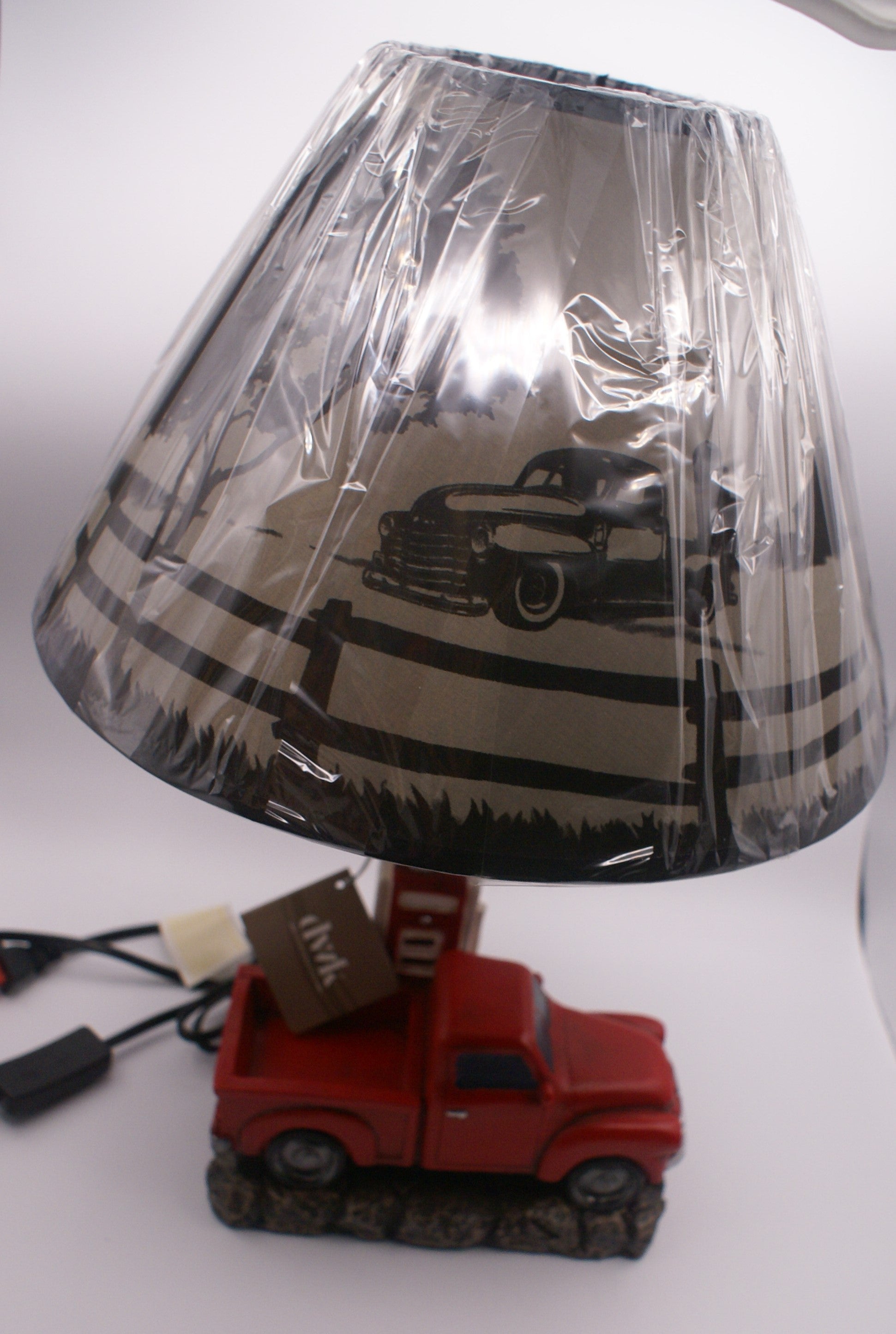 Lamp/ Red Truck