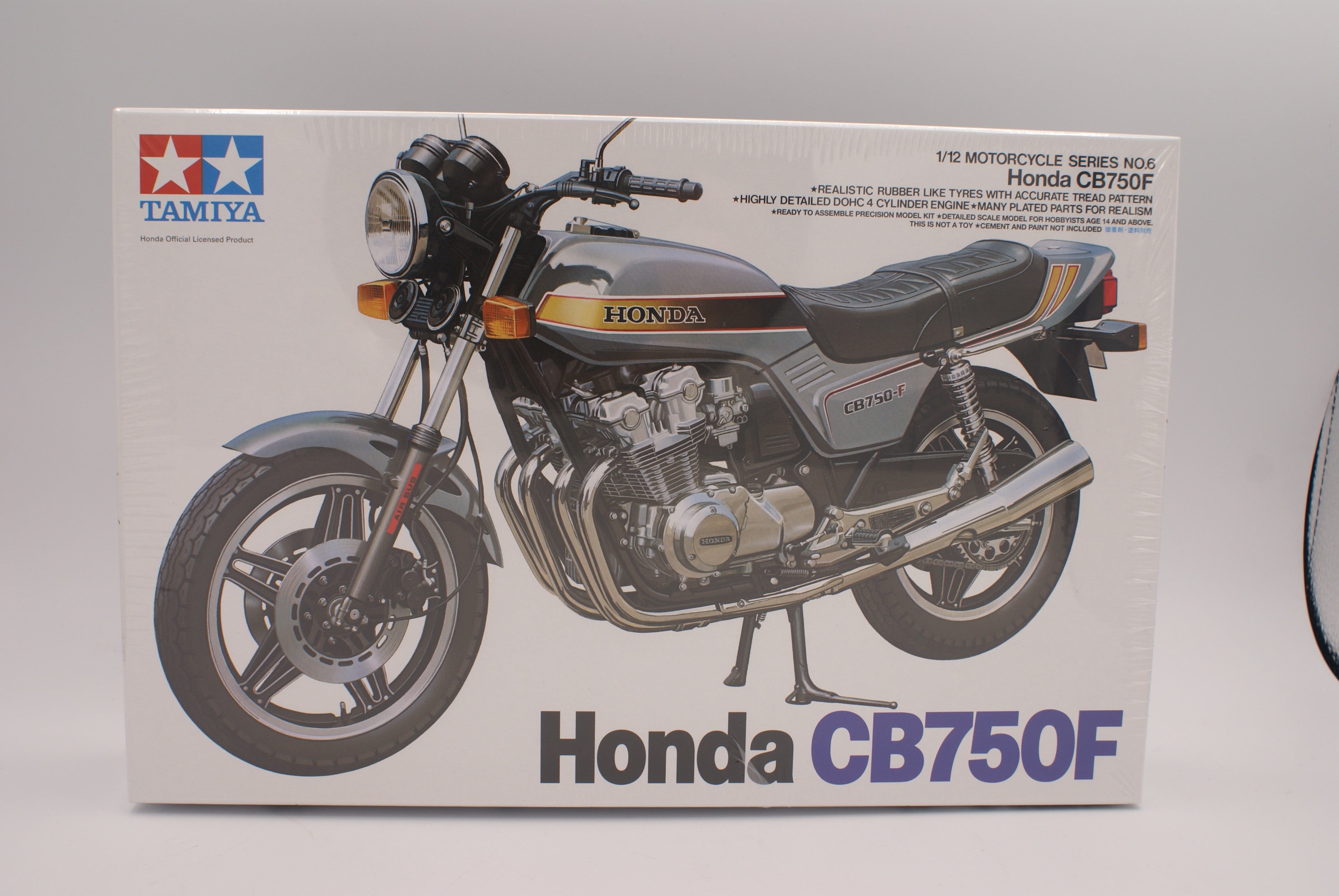1/6e Tamiya Honda CB750F - Pour les grands 1/6e Tamiya Honda CB750F - Pour les grands